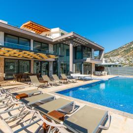 Villa Unlimited 5 Bedroom Luxury Villa with Infinity Pool