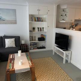 Lymington Haven: Cozy 1-Bedroom Coastal Retreat, hotel in Lymington