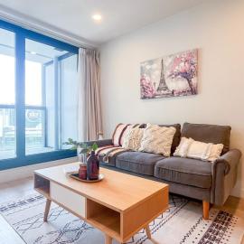 Premium Urban Oasis w Sky tower Views Private Balcony V081