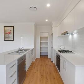 Maraylya Cheerful 4Br House, Hotel in Annangrove