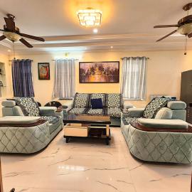 Elegant Top-Floor 2BHK in Shamshabad near Airport, hotel in Hyderabad