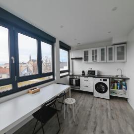 Le 15 - Beau T3 lumineux et confortable- stationnement gratuit - Mulhouse Riedisheim，Riedisheim的飯店