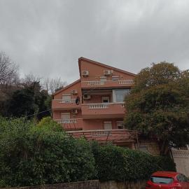 Una Apartments – hotel w Budvie