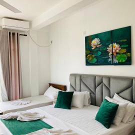 Emerald Mountain Resort โรงแรมในAmpitiya
