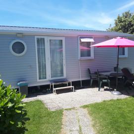 Chalet 3 Bedrooms on Comfort Camping Scheldeoord, hotel di Baarland