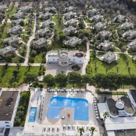 Color Dolmen Family Village، فندق في مينيرفينو دي ليتشي