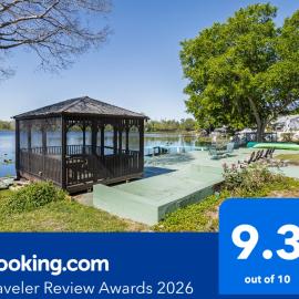 Lakefront Retreat - Boat - Fish - Close to all Orlando Parks - Disney - Universal - SeaWorld