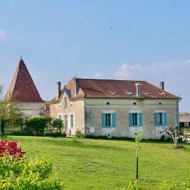 Chariaud, near Aubeterre sur Dronne, Hotel in Saint-Romain