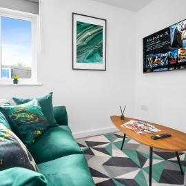 Modern 2 Bed Apartment - Parking - Sleeps 3 - Netflix 27AC, Hotel in Sleightholme
