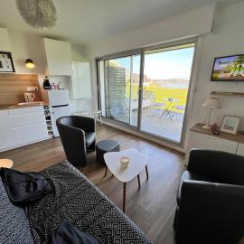 Fetan 2 people magnificent sea view tennis, hotel u gradu Locmariaquer