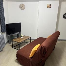Appartement asskaf spacieux T2, hotel in Cambrai
