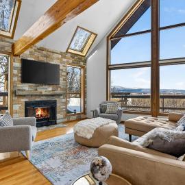Amazing Views Hot Tub Deck FirePit & Game Room, хотел в Moorefield