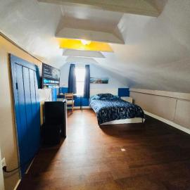 Rooms on East side near Whole Foods, Brown, Miriam, Downtown, etc, hotel in Providence