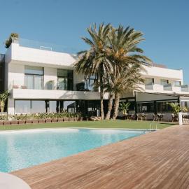 Playa Grande by Tropical, Hotel in Gavà
