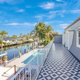 Solara: Waterfront Estate, Pool, Dock, Private Guest Suite, hotel en Lighthouse Point