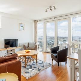 A Wave From It All - Extensive Harbour Views from Wrap-Around Balcony