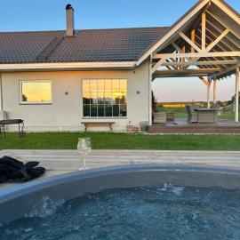 Nice getaway, 20 min from Tallinn, hotel Järsi városában