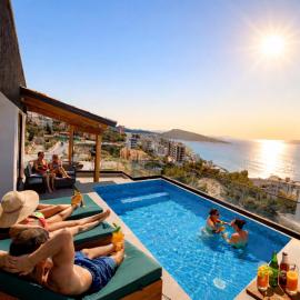 Coastal Retreat Paradise and Sunset View from the private pool