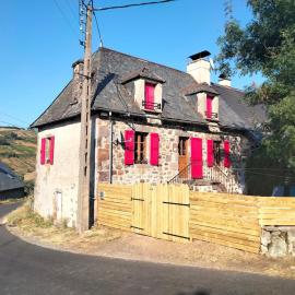 Le Zen Altitude, hotel in Saint-Projet-de-Salers