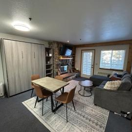 The Meadows- Charming 1BD2BA Ski Condo, hotel in Kirkwood
