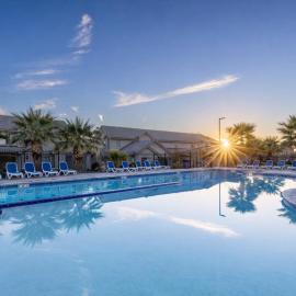 Adventures Base! Family Friendly w heated community pool, hotel v mestu Washington