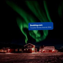 Aurora Lodge Helligskogen with sauna, hotel em Helligskogen