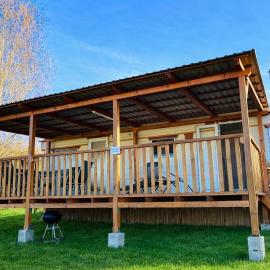 Mobilheim Na louce, hotel in Výrovice