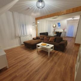 3-Zimmer-Wohnung, Küche, Bad nähe Bahnhof Mühlacker, hotel em Mühlacker
