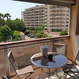 Studio Cabine 4 Pers avec Aperçu Mer, Proche Plage, Terrasse, Parking Privé et Clim à Fréjus - FR-1-226A-158, hotel en Fréjus