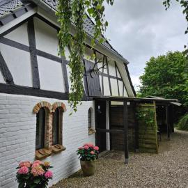 FeWo in alter, gemütlicher Bauernkate, Hotel in Bliesdorf