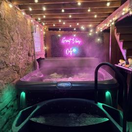 Hot Tub W/ 3 Beds 2 Bath Games & Huge Backyard, hotell sihtkohas Pittsburgh