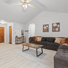 Game Room, 8 guests- Lake, Yosemite, Sonora nearby, hotel in Groveland