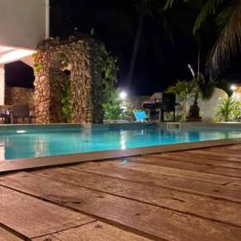 MOOREA - Waterfall Pool Coconut House 1: Pihaena şehrinde bir otel
