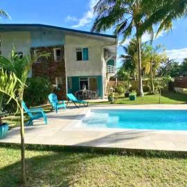 MOOREA - Coconut Pool House 4: Pihaena şehrinde bir otel
