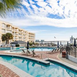 Ground Floor Oasis w Lazy River & No Elevators