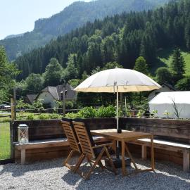 Wild Glamping in the Vienna Alps, hotel in Nasswald