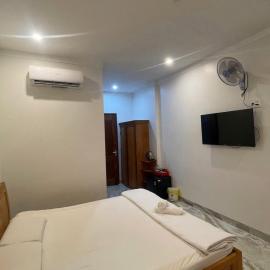 Khách sạn Kiến Đức、Kiến Ðứcのホテル