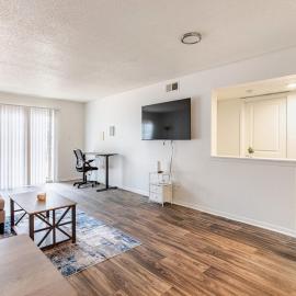 Quiet 2 BR APT - Near Hospitals - Free WiFi