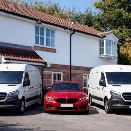 7 Minutes to City Centre - Contractors Accommodation - Your own 2 Houses connected to each other with 5 Double Bedrooms in Quiet Private Road - 7 Beds, 2 Kitchens, 2 Lounges, 3 Bathrooms, Free Private Parking Cars & Vans - FLASH SALE