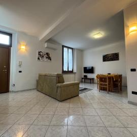 8 min to Milan MXP Airport with train station、ガッララーテのホテル