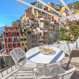 Luxury Seaview Rooftop by The First, hotel v mestu Riomaggiore