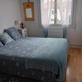 CHAMBRE CONFORTABLE,GARE,Climatisation,PARKING,WIFI,pt déjeuner compris, hotel in Perpignan