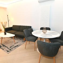 Cortina Nord Panoramic Studio, hotel in Voluntari