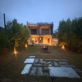 Madhavi Stay & wellness, hotel v destinaci Thūr
