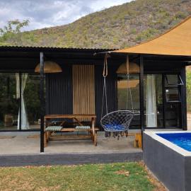 Luxury Unit with Mountain Views & Splash Pool, hôtel à Oudtshoorn