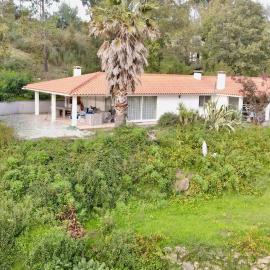 Nice quiet holiday bungalow Casa Covas on Quinta do Retiro
