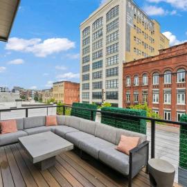 Amazing Rooftop Patio Overlooking street