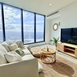 Clear Water Serenade Lv 50 plus Skyhome at Ocean Meriton, hotel in Gold Coast