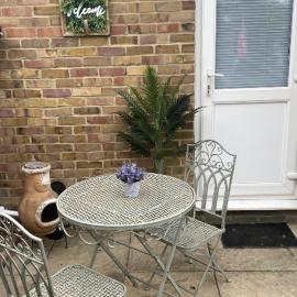 1 Bed Studio - Sleeps 2 - Smoking - Parking - Wifi
