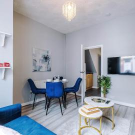 St Helens Central, 2 Bed , Long Stay OFFERS, Contractors, Relocations, Families, Sleeps 4 , St Helens, hotel in Saint Helens